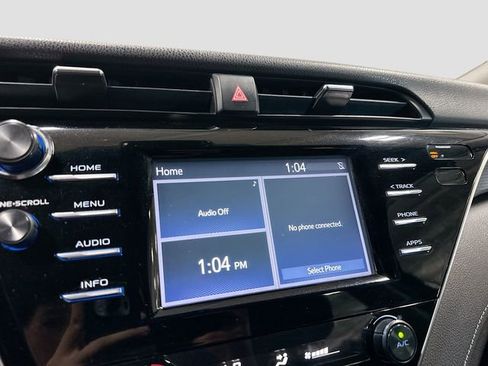 Used 2018 Toyota Camry SE FWD image 16