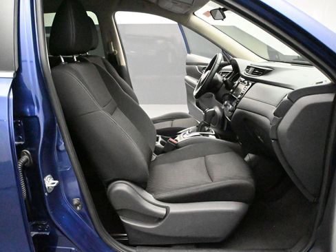 Used 2019 Nissan Rogue SV image 15