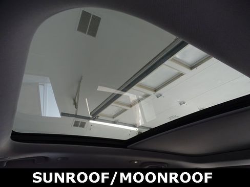 Certified 2023 Jeep Grand Cherokee 4WD 4xe w/ Luxury Tech Group II image 11