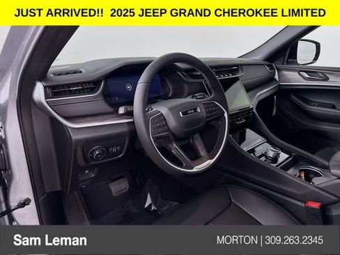 New 2025 Jeep Grand Cherokee Limited w/ Black Appearance Package image 9