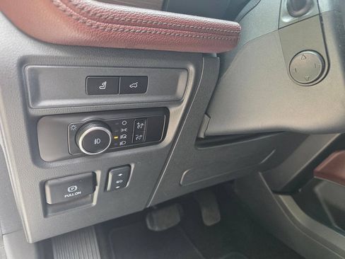 Used 2023 Ford Expedition Limited AWD/4WD image 17