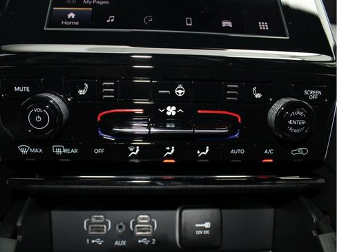 New 2025 Jeep Grand Cherokee Laredo X w/ Luxury Tech Group I image 19