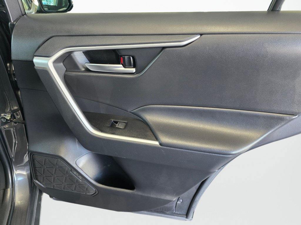 Used 2025 Toyota RAV4 XLE AWD/4WD image 39