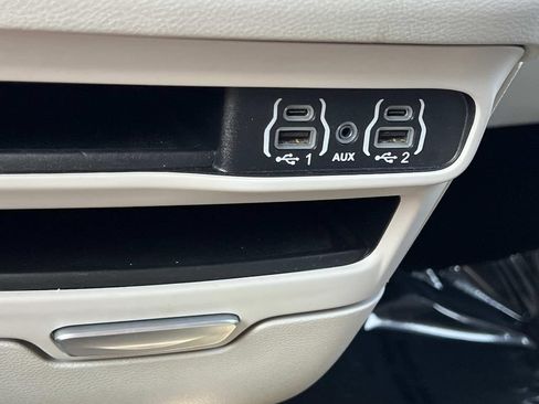 Used 2023 Chrysler Pacifica Touring-L FWD image 24