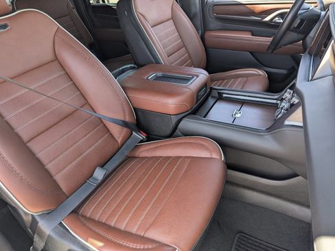 Used 2023 GMC Yukon XL Denali Ultimate image 11