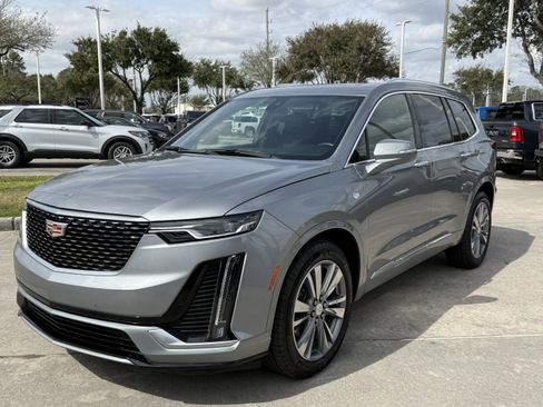 Used 2025 Cadillac XT6 Premium Luxury image 9