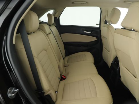 Certified 2024 Ford Edge SE image 12