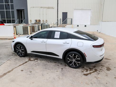 Used 2023 Toyota Crown Limited image 10