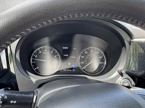 Used 2020 Mitsubishi Outlander SEL AWD/4WD image 12