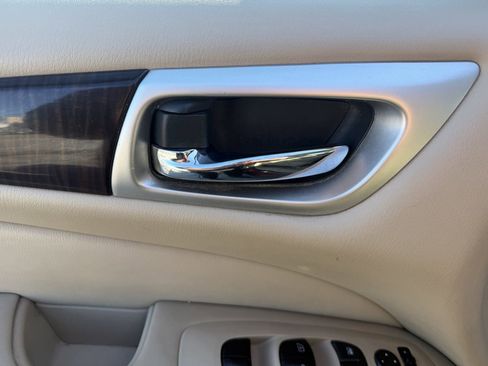 Used 2014 Nissan Pathfinder SL w/ SL Premium Package image 11