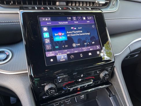 New 2025 Jeep Grand Cherokee L Altitude image 28