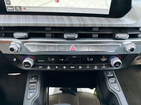Certified 2025 Kia Telluride SX Prestige AWD/4WD image 14