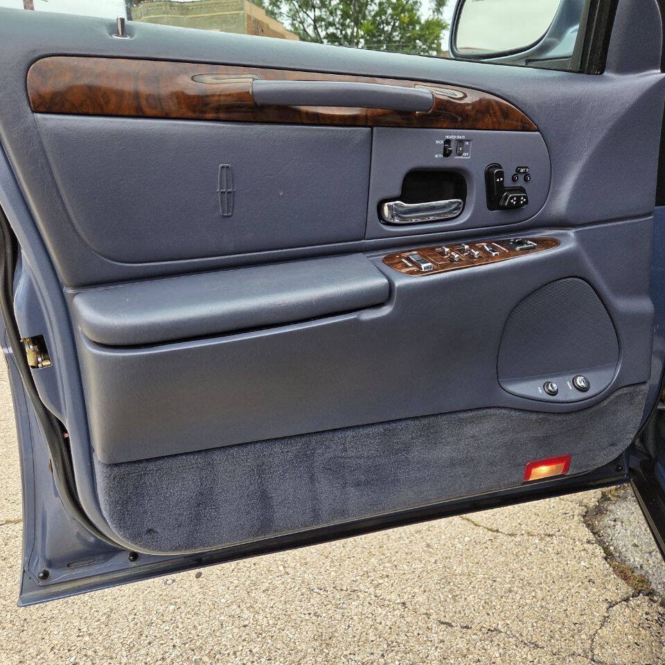 Used 2000 Lincoln Town Car Signature RWD image 10