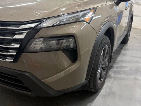 Used 2025 Nissan Rogue SV w/ SV Premium Package FWD image 7