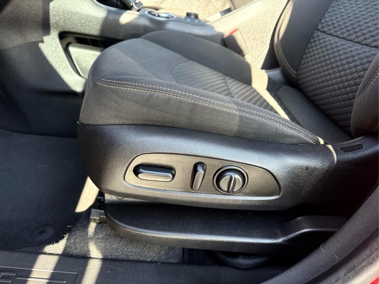 Used 2019 GMC Terrain SLE w/ Driver Convenience Package FWD image 15