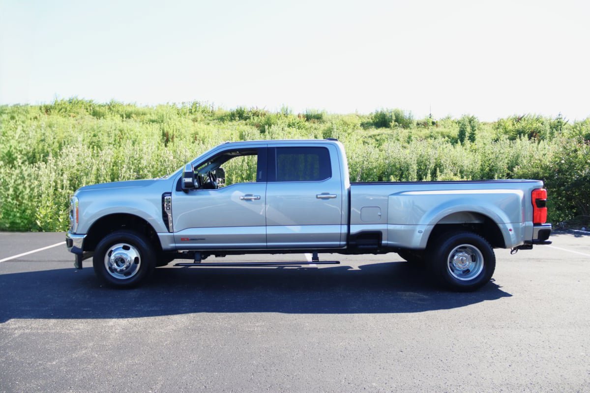 Used 2023 Ford F350 Lariat w/ Lariat Ultimate Package AWD/4WD image 5
