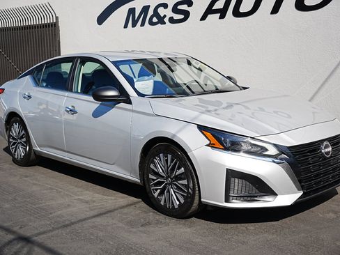 Used 2024 Nissan Altima 2.5 SV image 3