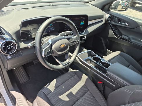 Used 2025 Chevrolet Equinox LT w/ Safety and Technology Package AWD/4WD image 17