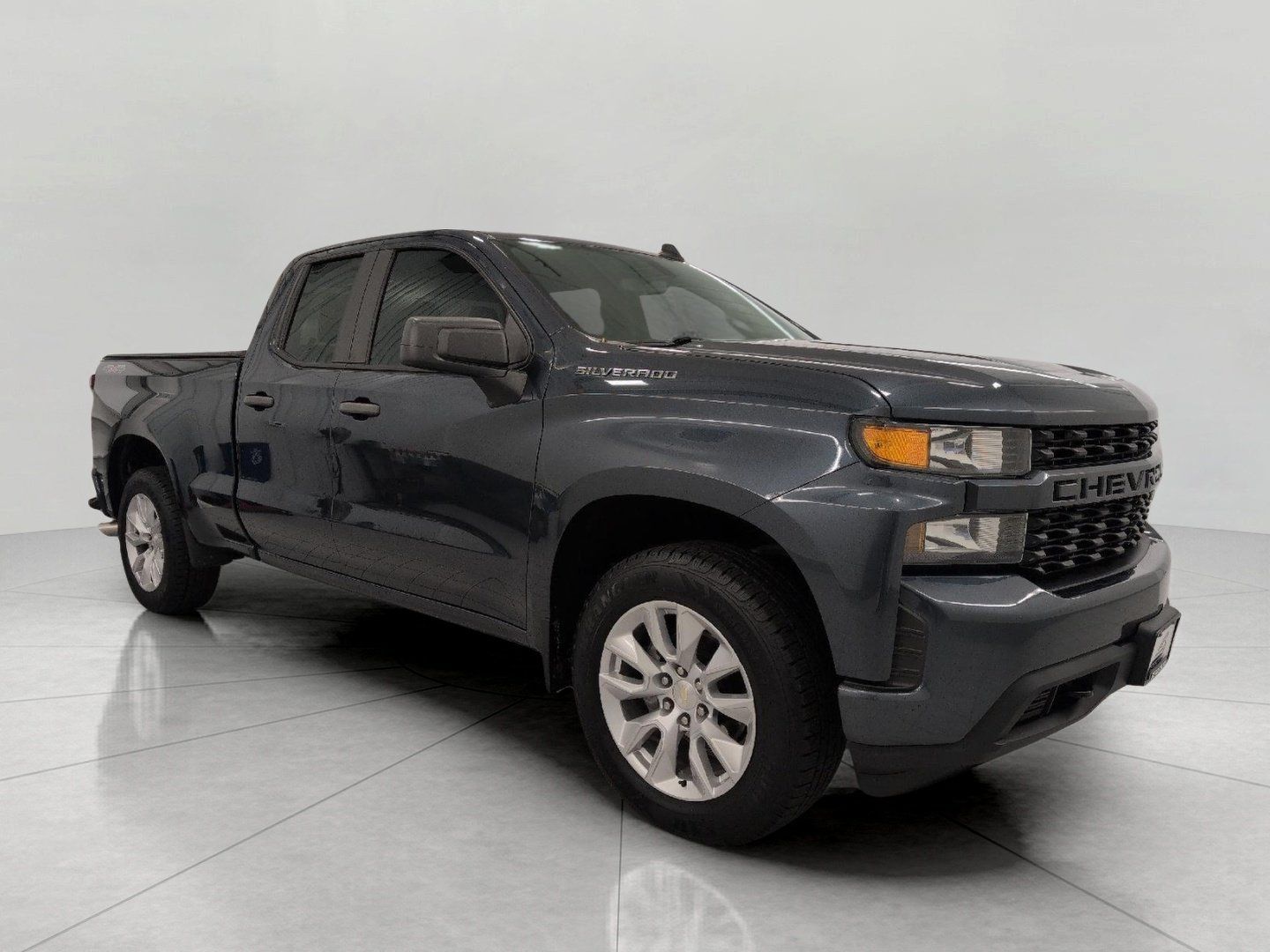 Used 2019 Chevrolet Silverado 1500 Custom w/ Custom Value Package AWD/4WD image 1