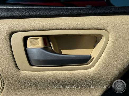 Used 2017 Toyota Camry XLE image 18