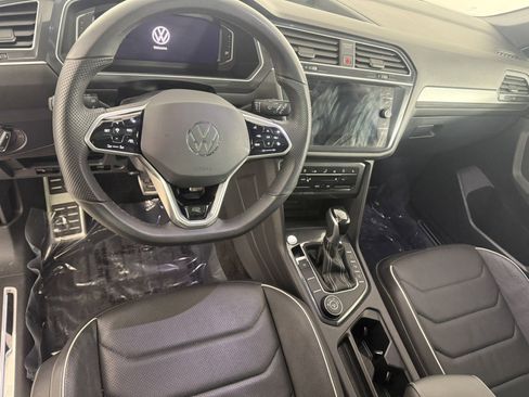 Used 2024 Volkswagen Tiguan SEL R-Line image 17