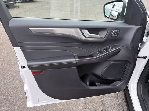 Used 2022 Ford Escape Titanium w/ Class II Trailer Tow Package image 10