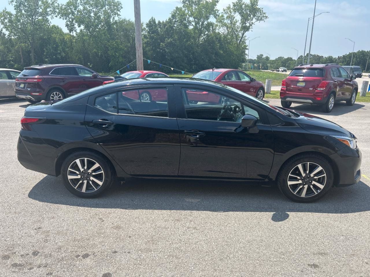 Used 2023 Nissan Versa SV FWD image 4