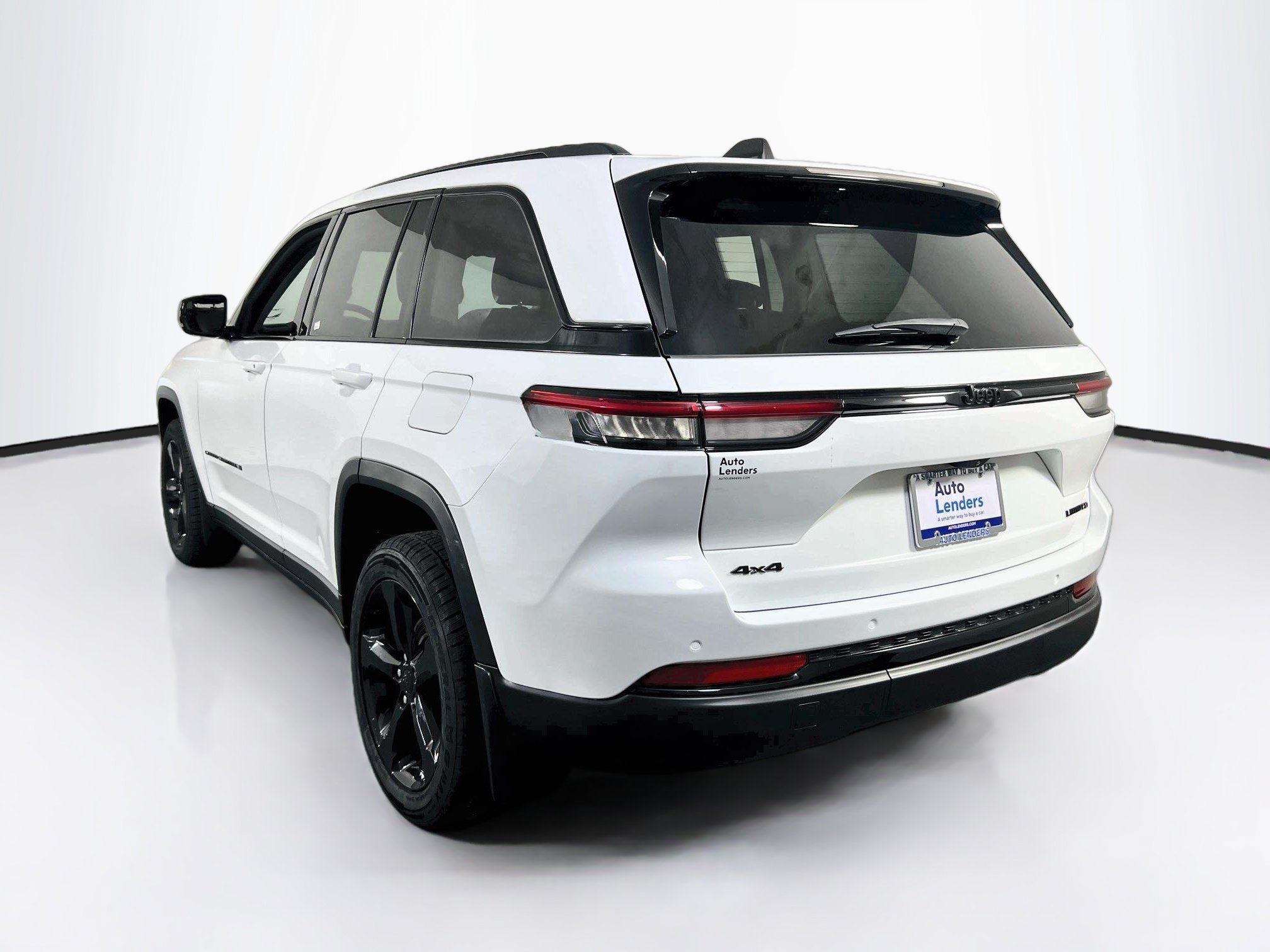 Used 2023 Jeep Grand Cherokee Limited w/ Black Appearance Package AWD/4WD image 7