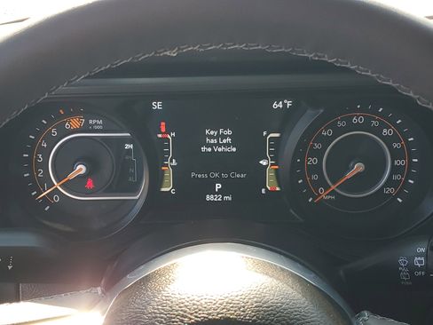 Used 2025 Jeep Wrangler Sahara image 27