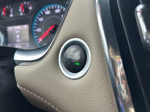 Used 2023 Chevrolet Traverse LS FWD image 25