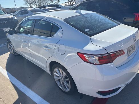 Used 2017 Acura ILX w/ Premium Package image 4