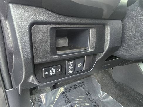 Used 2018 Toyota Tacoma Limited image 18