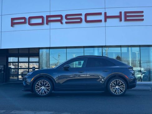 New 2026 Porsche Macan 4 Electric AWD/4WD image 2