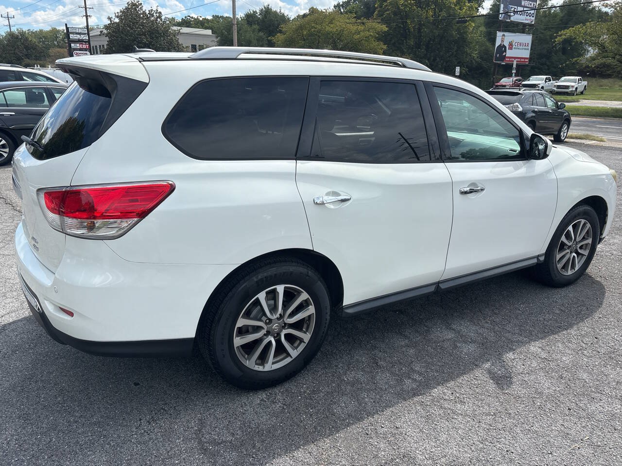 Used 2013 Nissan Pathfinder SV AWD/4WD image 13