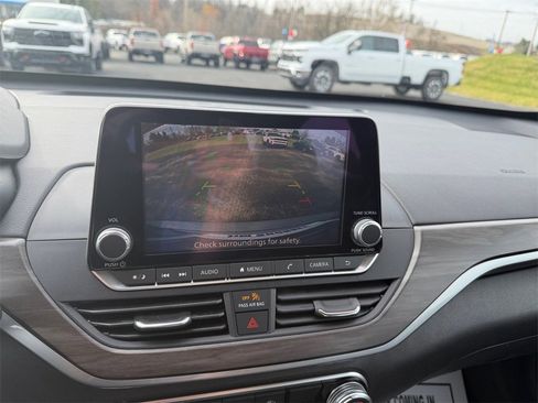 Used 2024 Nissan Altima 2.5 SV image 18