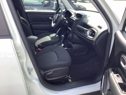 Used 2023 Jeep Renegade Latitude AWD/4WD image 5