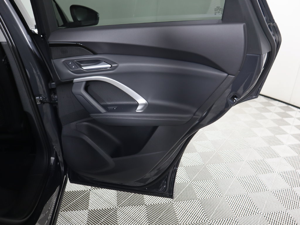 Used 2025 Audi Q5 Premium w/ Convenience Package AWD/4WD image 28