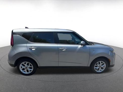 Used 2025 Kia Soul LX w/ LX Technology Package FWD image 16