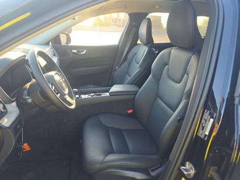 Certified 2025 Volvo XC60 B5 Plus image 2