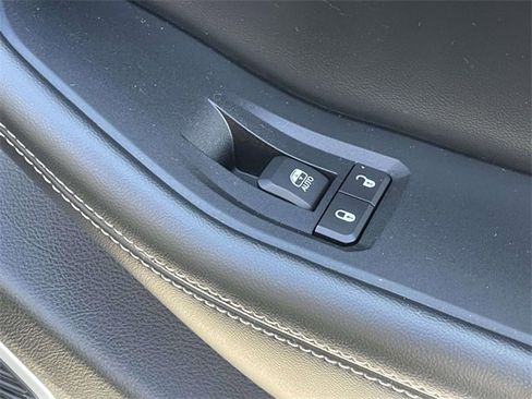 Used 2022 Jeep Grand Cherokee L Laredo w/ Luxury Tech Group I image 17