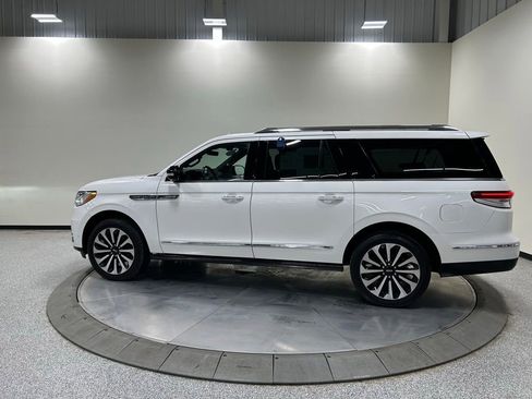 Certified 2023 Lincoln Navigator L Reserve AWD/4WD image 9
