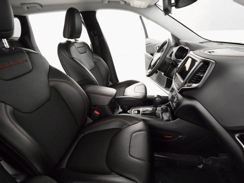 Certified 2021 Jeep Cherokee Trailhawk image 12