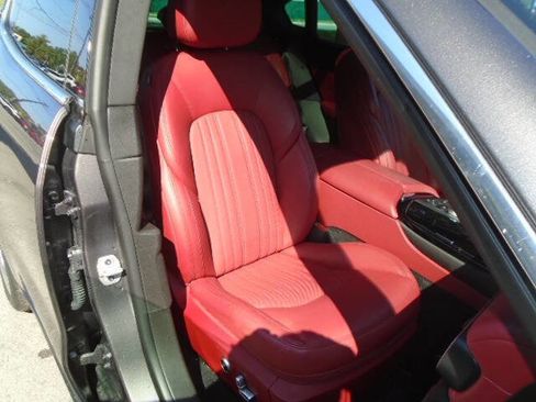 Used 2022 Maserati Levante GT image 11