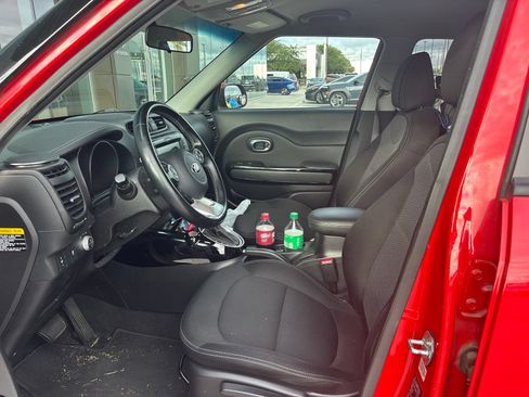 Used 2018 Kia Soul + w/ Audio Package FWD image 9