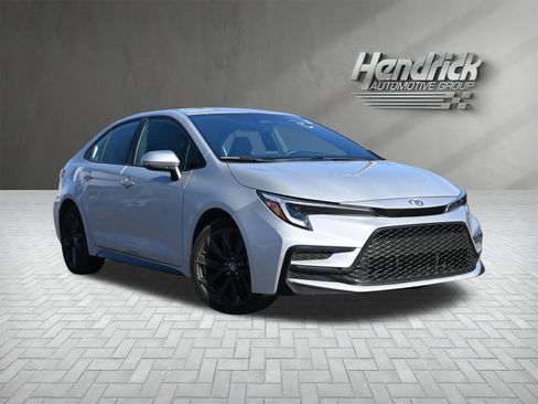 Used 2024 Toyota Corolla SE image 2