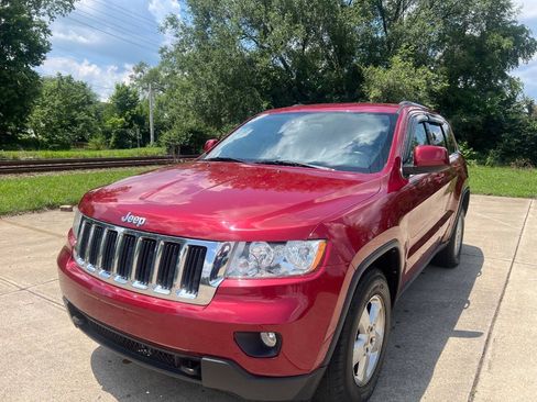 Used 2013 Jeep Grand Cherokee Laredo w/ Laredo E Group AWD/4WD image 1