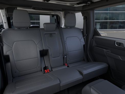 New 2026 Ford Bronco Outer Banks w/ Sasquatch Package AWD/4WD image 13