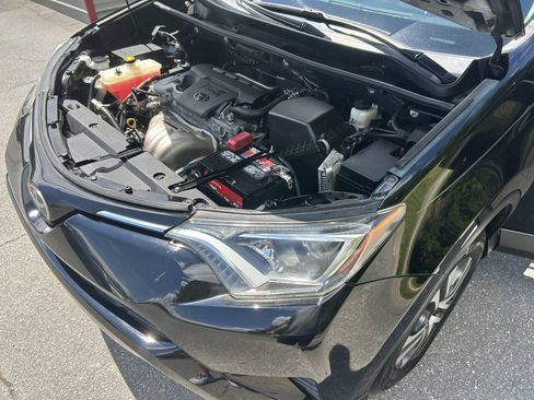 Used 2017 Toyota RAV4 LE AWD/4WD image 16