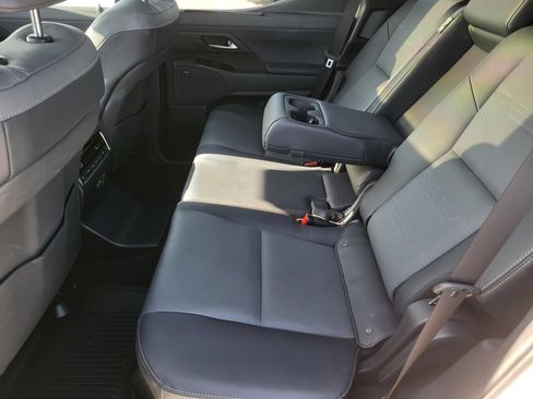 Used 2025 Lexus GX 550 w/ Accessory Package (2T) AWD/4WD image 12