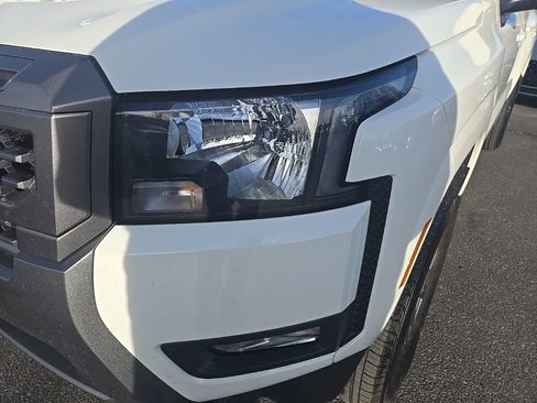 Used 2025 Nissan Frontier SV w/ SV Convenience Package image 33